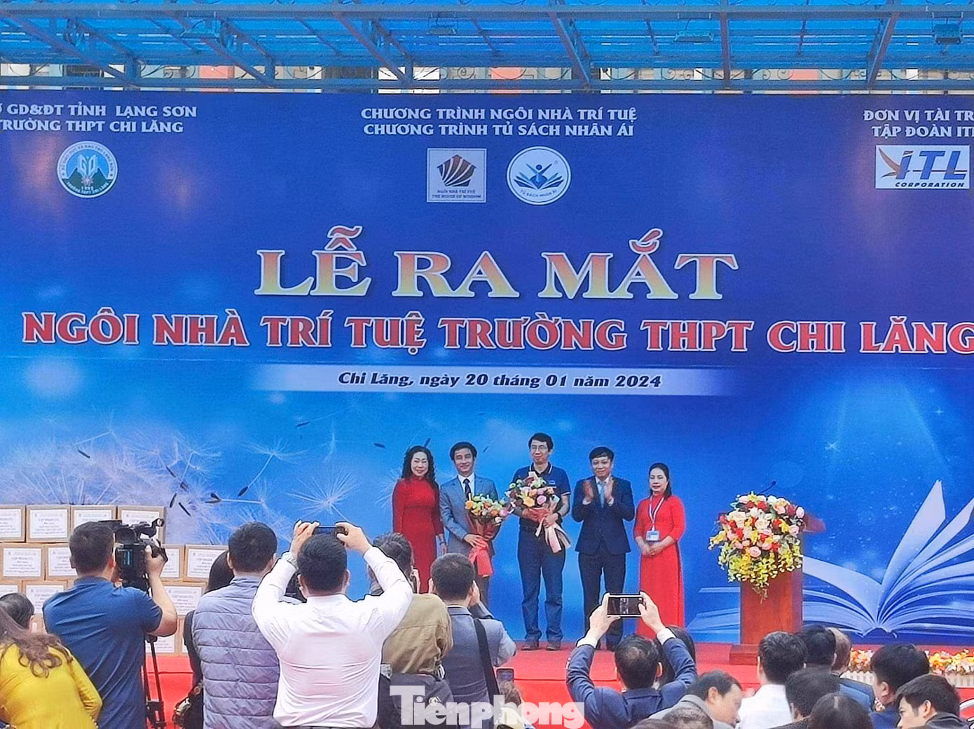 Lễ ra mắt các thành viên "Ngôi nhà trí tuệ" tại Trường THPT Chi Lăng (huyện Chi Lăng).