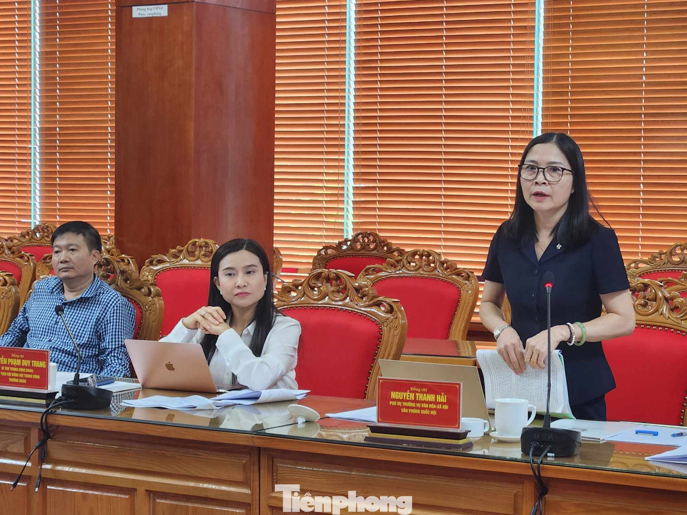 Bà Nguyễn Thanh Hải - Phó vụ trưởng Vụ Văn hóa- xã hội, Văn phòng Quốc hội- thành viên Đoàn công tác Trung ương nêu một số vấn đề cần quan tâm, làm rõ. Ảnh: Duy Chiến Bà Nguyễn Thanh Hải - Phó vụ trưởng Vụ Văn hóa- xã hội, Văn phòng Quốc hội- thành viên Đoàn công tác Trung ương nêu một số vấn đề cần quan tâm, làm rõ. Ảnh: Duy Chiến