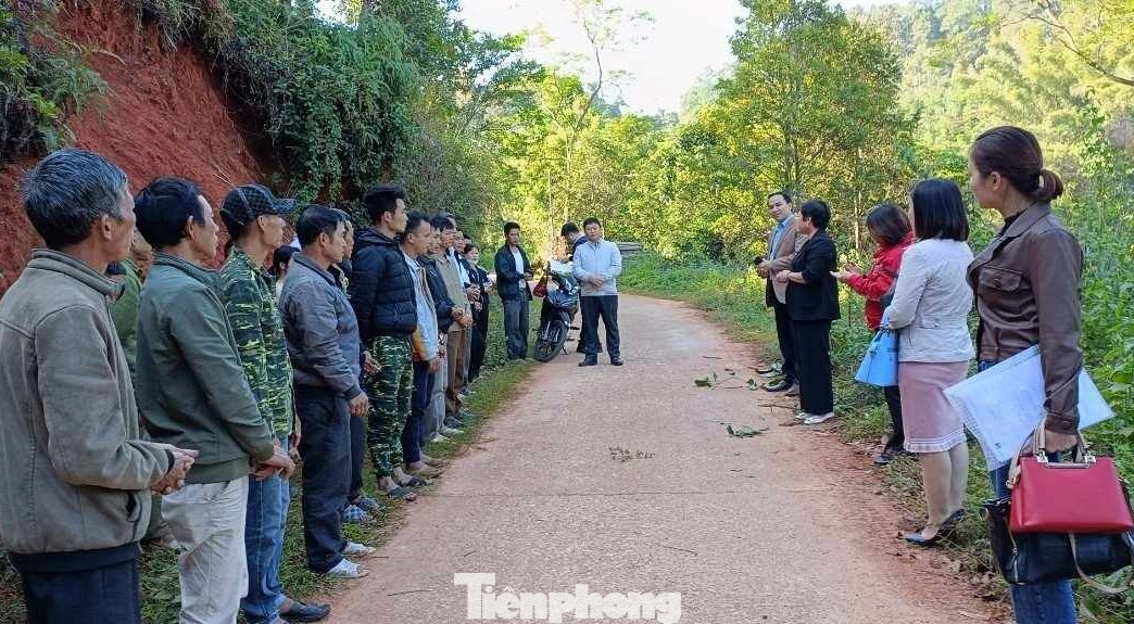 Thực hiện công tác giảm nghèo, cán bộ, giáo viên Trung tâm GDNN-GDTX huyện Cao Lộc xuống cơ sở truyền dạy đào tạo nghề nông thôn, xóa nghèo bền vững. Ảnh: Duy Chiến Thực hiện công tác giảm nghèo, cán bộ, giáo viên Trung tâm GDNN-GDTX huyện Cao Lộc xuống cơ sở truyền dạy đào tạo nghề nông thôn, xóa nghèo bền vững. Ảnh: Duy Chiến