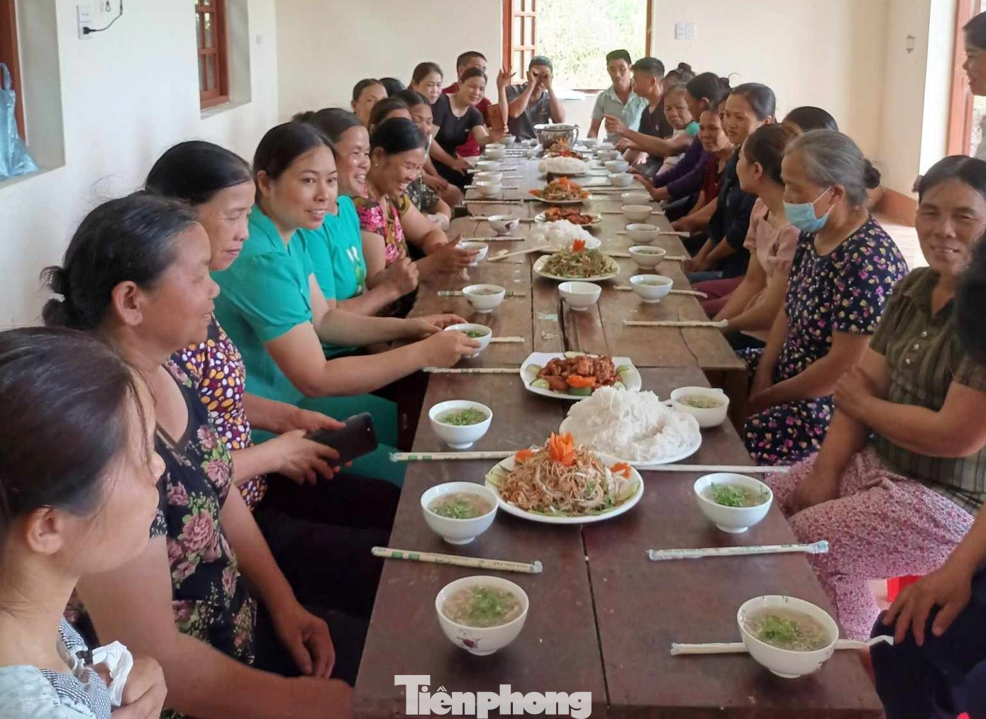 Đời sống của đồng bào các dân tộc huyện Cao Lộc được nâng lên; công tác lồng ghép tuyên truyền, học nghề nấu ăn cũng được ngành chức năng địa phương triển khai. Ảnh: Duy Chiến Đời sống của đồng bào các dân tộc huyện Cao Lộc được nâng lên; công tác lồng ghép tuyên truyền, học nghề nấu ăn cũng được ngành chức năng địa phương triển khai. Ảnh: Duy Chiến