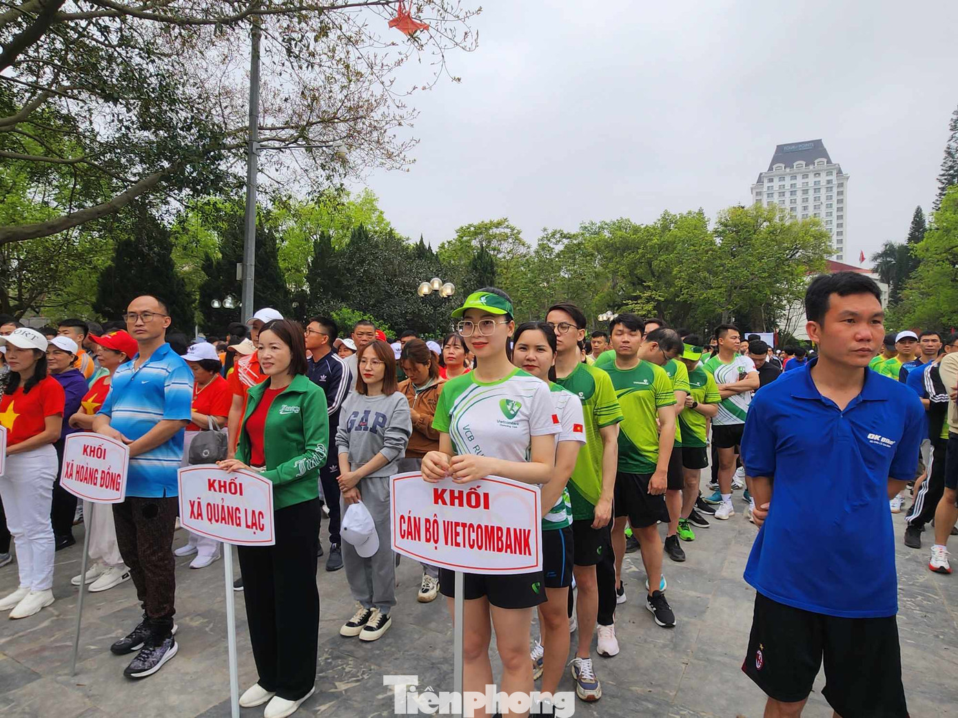 Đông đảo cán bộ, công nhân viên địa phương hưởng ứng tham gia. Ảnh: Duy Chiến Đông đảo cán bộ, công nhân viên địa phương hưởng ứng tham gia. Ảnh: Duy Chiến