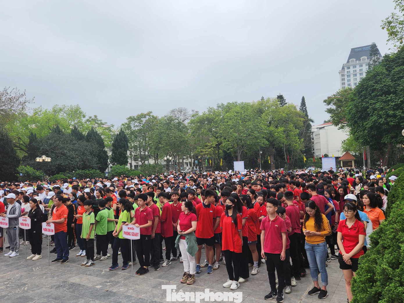 Hơn 3000 người hưởng ứng tham gia. Ảnh: Duy Chiến Hơn 3000 người hưởng ứng tham gia. Ảnh: Duy Chiến