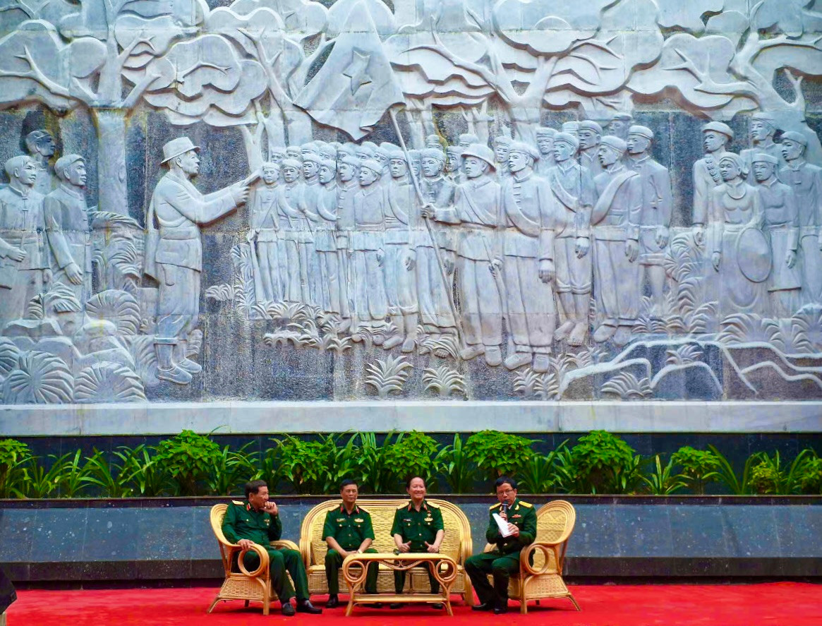 Tọa đàm ôn lại truyền thống Quân đội nhân dân Việt Nam anh hùng. Tọa đàm ôn lại truyền thống Quân đội nhân dân Việt Nam anh hùng.