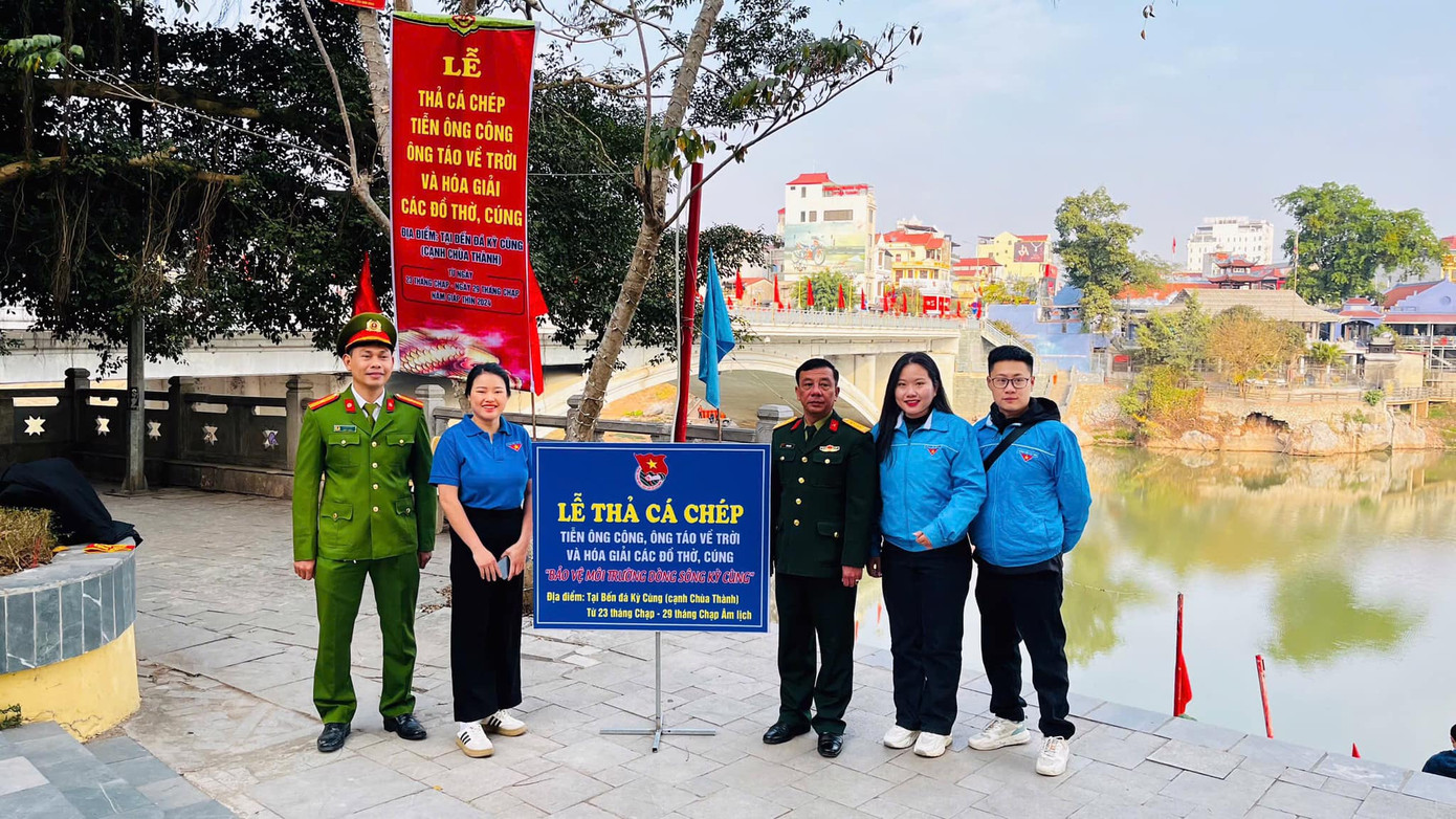 Tổ chức đoàn thanh niên phối hợp với các lực lượng chức năng tuyên truyền thả cá văn minh, an toàn. Tổ chức đoàn thanh niên phối hợp với các lực lượng chức năng tuyên truyền thả cá văn minh, an toàn.