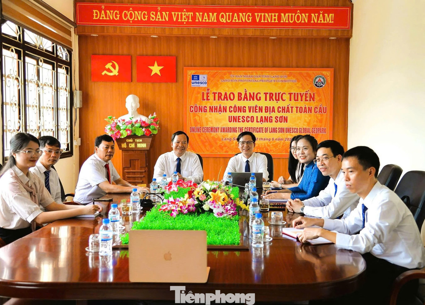 Đoàn đại biểu tỉnh Lạng Sơn tham gia Lễ trao bằng Công viên địa chất toàn cầu UNESCO tại điểm cầu trực tuyến tỉnh Lạng Sơn.