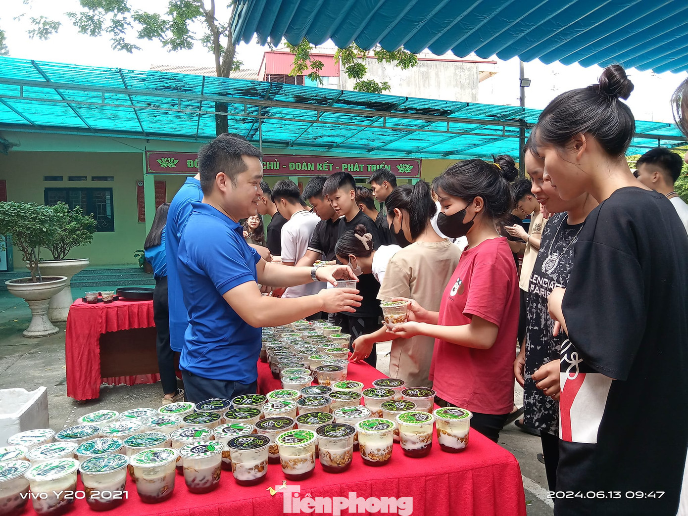 Đoàn trường Trung tâm GDNN-GDTX huyện Cao Lộc tổ chức "Tiếp sức mùa thi" với nhiều hoạt động phong phú. Ảnh: Duy Chiến