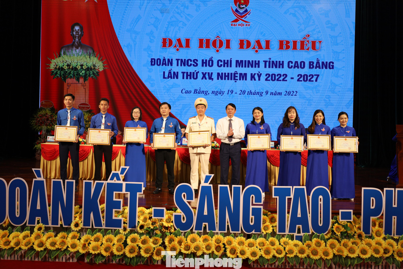 10 tập thể, cá nhân nhận Bằng khen của Chủ tịch UBND tỉnh Cao Bằng -Ảnh: Duy Chiến 10 tập thể, cá nhân nhận Bằng khen của Chủ tịch UBND tỉnh Cao Bằng -Ảnh: Duy Chiến