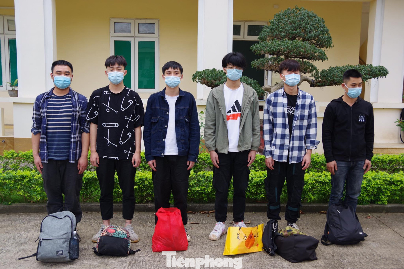 Số người Trung Quốc nhập cảnh trái phép bị ngăn chặn tại đường mòn Yên Khoái, Lộc Bình, Lạng Sơn .Ảnh: Vi Toàn Số người Trung Quốc nhập cảnh trái phép bị ngăn chặn tại đường mòn Yên Khoái, Lộc Bình, Lạng Sơn .Ảnh: Vi Toàn