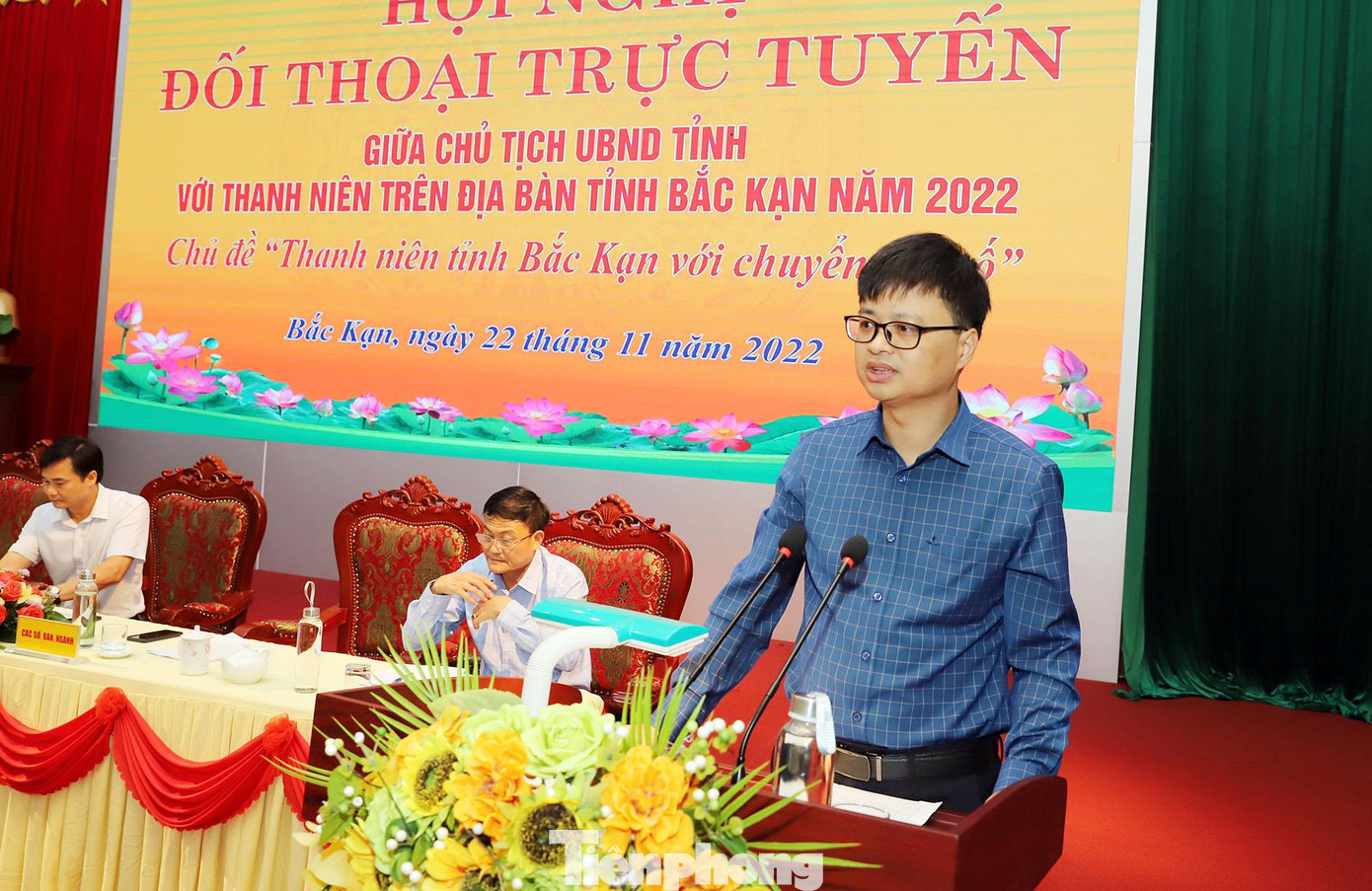 Đại diện lãnh đạo sở Kế hoạch - Đầu tư tỉnh chia sẻ thông tin tuổi trẻ địa phương quan tâm - Ảnh: TL Đại diện lãnh đạo sở Kế hoạch - Đầu tư tỉnh chia sẻ thông tin tuổi trẻ địa phương quan tâm - Ảnh: TL