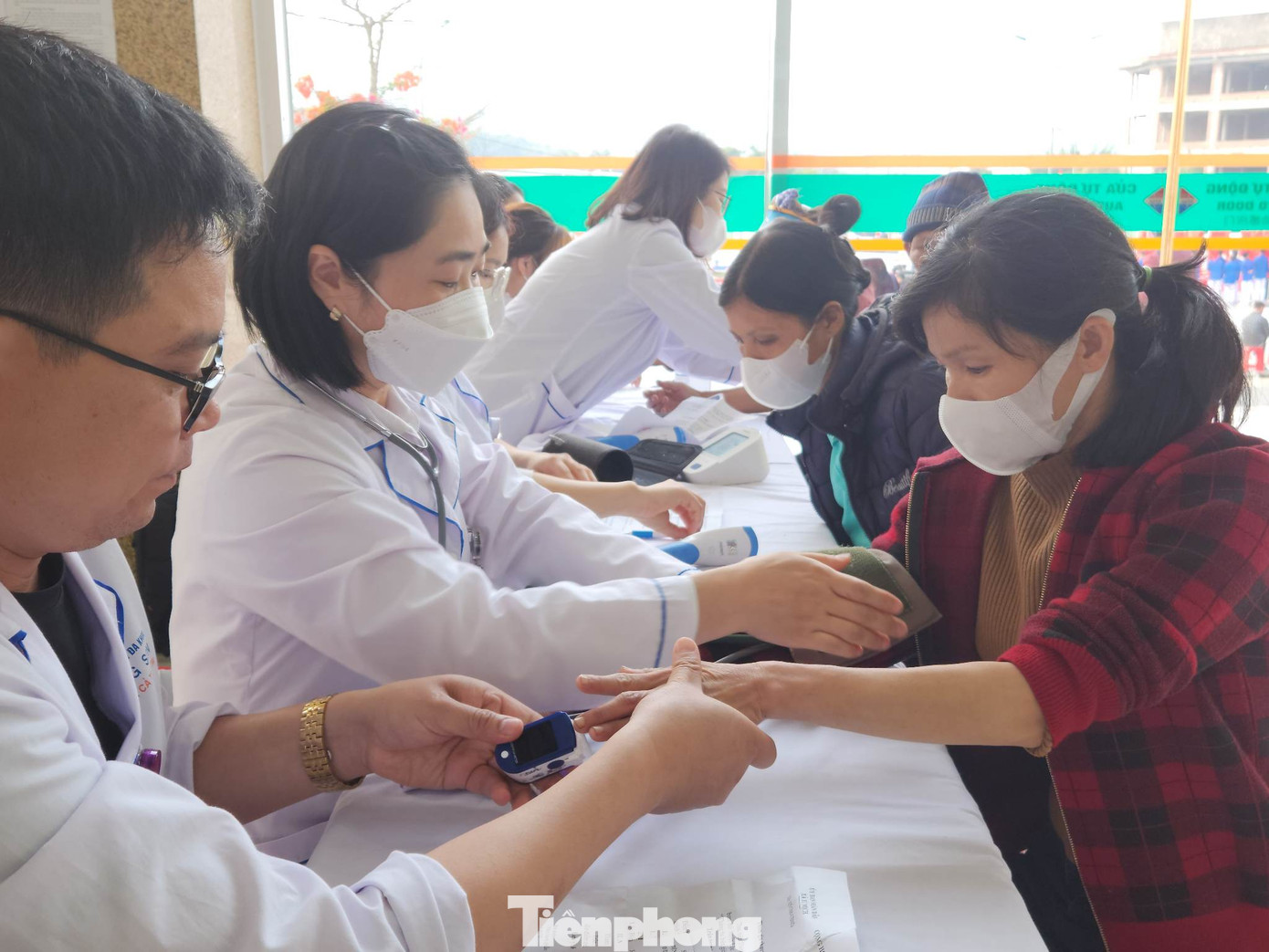 Đồng bào các dân tộc xứ Lạng được tư vấn, chăm sóc sức khỏe. - Ảnh: Duy Chiến Đồng bào các dân tộc xứ Lạng được tư vấn, chăm sóc sức khỏe. - Ảnh: Duy Chiến