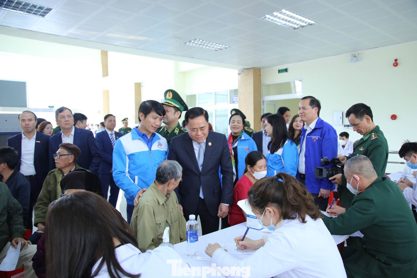 Ngay trong ngày Lễ ra quân "Tháng Ba biên giới" hoạt động thăm khám, phát thuốc miễn phí được tổ chức, thực hiện. - Ảnh: Duy Chiến Ngay trong ngày Lễ ra quân "Tháng Ba biên giới" hoạt động thăm khám, phát thuốc miễn phí được tổ chức, thực hiện. - Ảnh: Duy Chiến