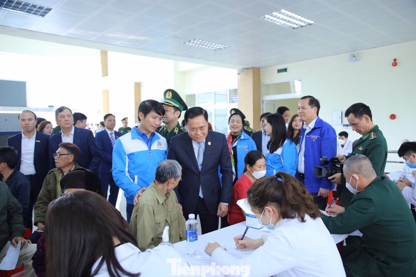 Ngay trong ngày Lễ ra quân "Tháng Ba biên giới" hoạt động thăm khám, phát thuốc miễn phí được tổ chức, thực hiện. - Ảnh: Duy Chiến Ngay trong ngày Lễ ra quân "Tháng Ba biên giới" hoạt động thăm khám, phát thuốc miễn phí được tổ chức, thực hiện. - Ảnh: Duy Chiến