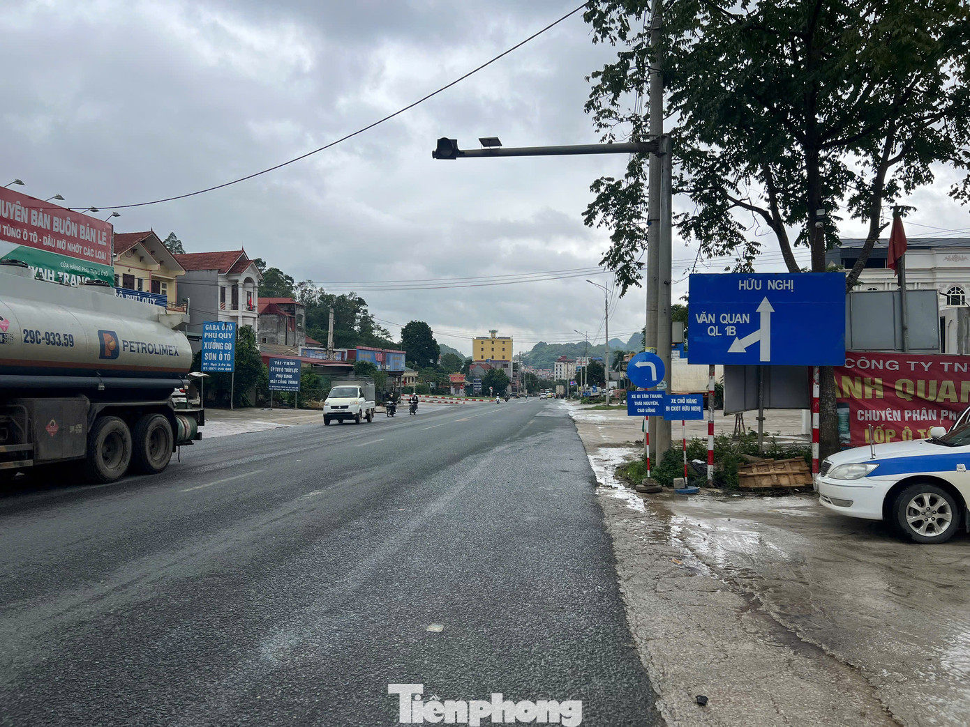 Bắt đầu từ 9h sáng hôm nay (10/9), lực lượng chức năng sẽ điều tiết xe chở hàng chở hàng xuất khẩu đến khu phi thuế quan. Bắt đầu từ 9h sáng hôm nay (10/9), lực lượng chức năng sẽ điều tiết xe chở hàng chở hàng xuất khẩu đến khu phi thuế quan.