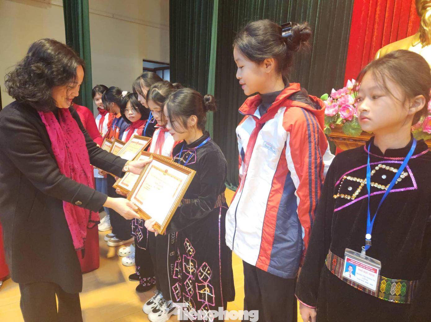 Nhiều em học sinh người dân tộc thiểu số sinh sống ở địa bàn biên giới Lạng Sơn đoạt giải cuộc thi - Ảnh: Duy Chiến Nhiều em học sinh người dân tộc thiểu số sinh sống ở địa bàn biên giới Lạng Sơn đoạt giải cuộc thi - Ảnh: Duy Chiến