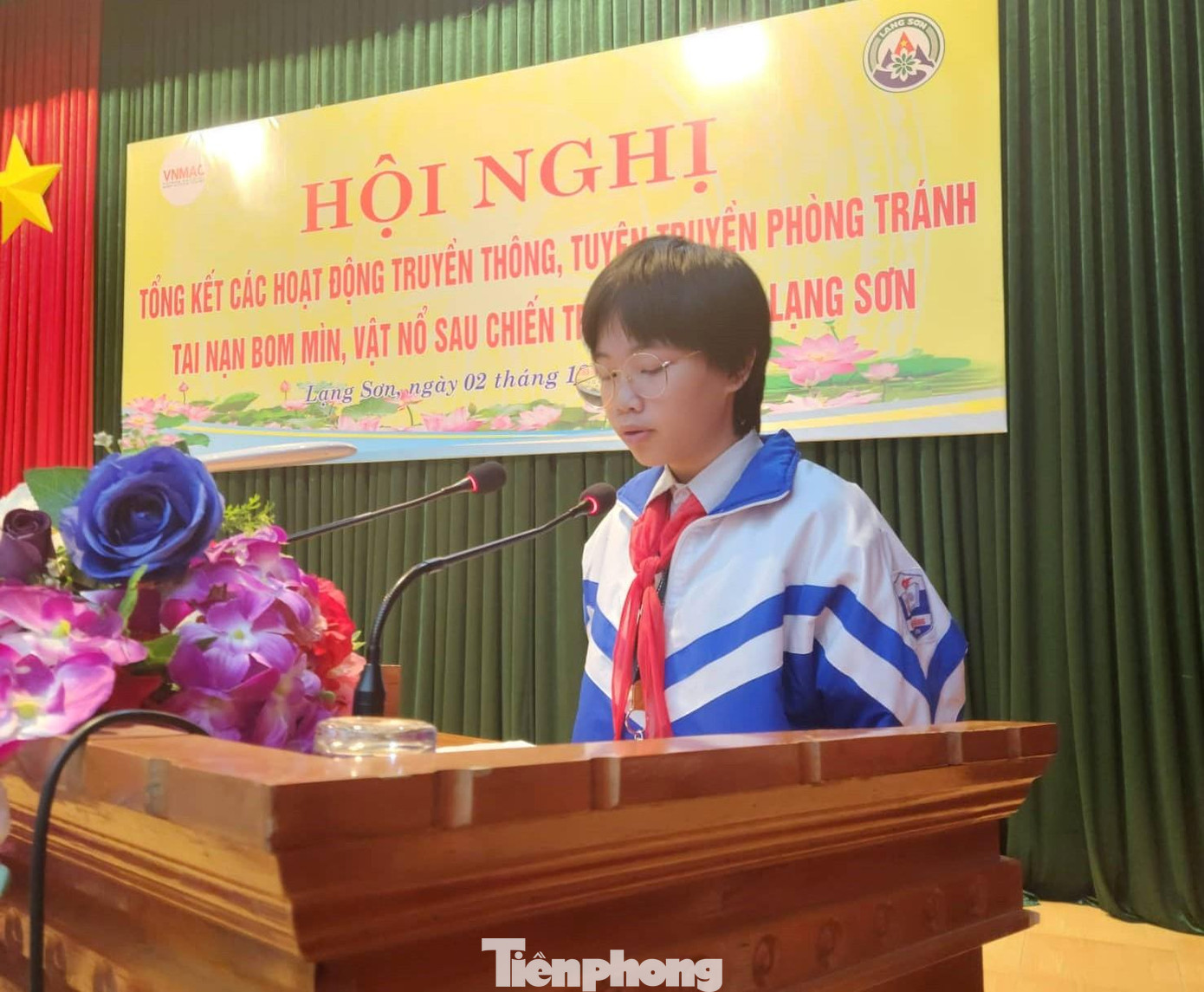 Em Hoàng Thu Giang, học sinh lớp 8A5, trường THCS Đồng Đăng đoạt giải Nhất, thay mặt các bạn phát biểu tại Hội nghị - Ảnh: Duy Chiến Em Hoàng Thu Giang, học sinh lớp 8A5, trường THCS Đồng Đăng đoạt giải Nhất, thay mặt các bạn phát biểu tại Hội nghị - Ảnh: Duy Chiến