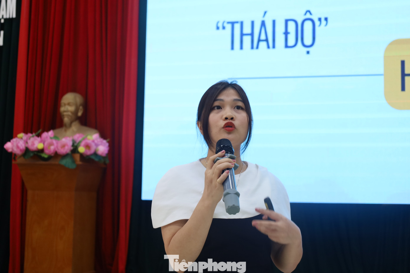 Tư vấn "Tuyển dụng- việc làm, thời cơ và thách thức đối với sinh viên trong kỷ nguyên số". Ảnh: Duy Chiến Tư vấn "Tuyển dụng- việc làm, thời cơ và thách thức đối với sinh viên trong kỷ nguyên số". Ảnh: Duy Chiến