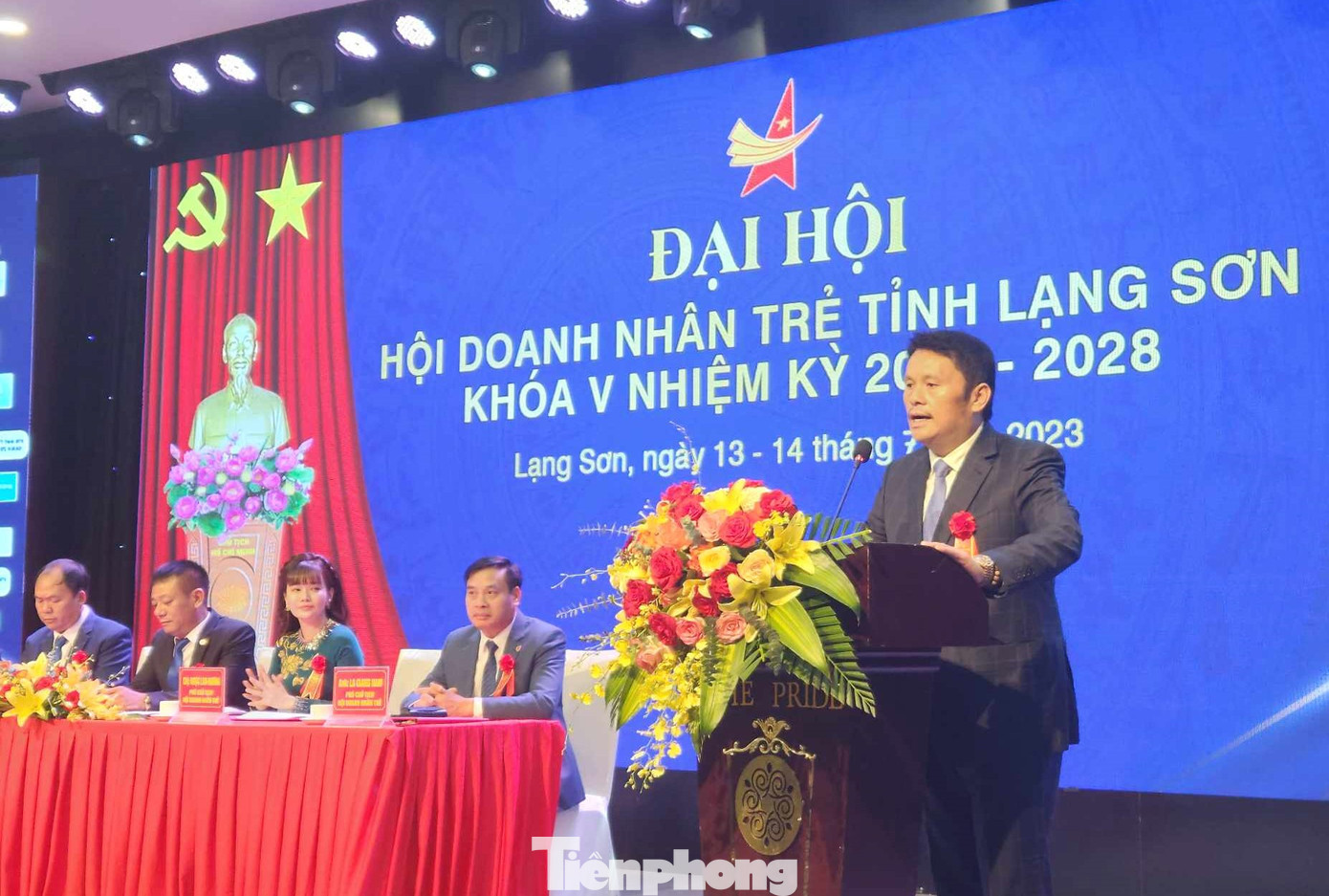 Ông Hồ Phi Dũng - Chủ tịch Hiệp hội Doanh nghiệp tỉnh Lạng Sơn phát biểu tại Đại hội. Ông Hồ Phi Dũng - Chủ tịch Hiệp hội Doanh nghiệp tỉnh Lạng Sơn phát biểu tại Đại hội.