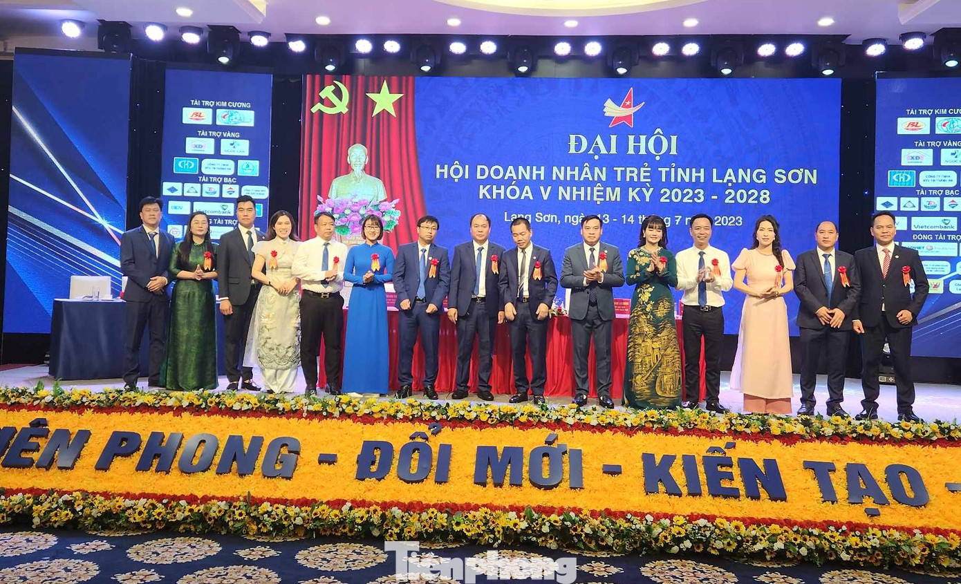 Ban chấp hành Hội Doanh nhân trẻ tỉnh Lạng Sơn khóa mới ra mắt Đại hội. Ban chấp hành Hội Doanh nhân trẻ tỉnh Lạng Sơn khóa mới ra mắt Đại hội.