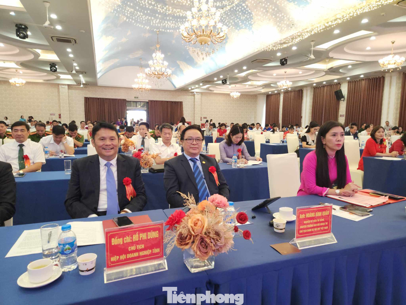 Phấn khởi bước vào nhiệm kỳ mới. Phấn khởi bước vào nhiệm kỳ mới.