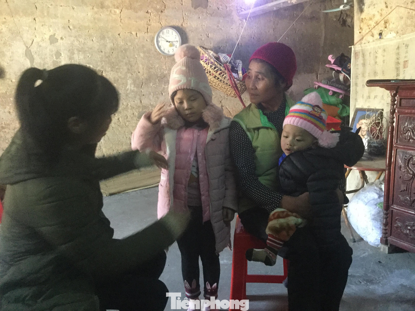 Nhiều thế hệ người xứ Lạng sinh hoạt trong ngôi nhà trình tường -Ảnh: Duy Chiến