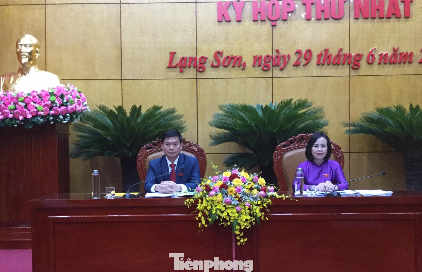 Tân lãnh đạo HĐND tỉnh: Đoàn Thị Hậu, Chủ tịch (bìa phải), Đinh Hữu Học, Phó Chủ tịch (bìa phải) điều hành phiên họp thứ Nhất HĐND tỉnh Lạng Sơn khóa XVII .Ảnh: Duy Chiến Tân lãnh đạo HĐND tỉnh: Đoàn Thị Hậu, Chủ tịch (bìa phải), Đinh Hữu Học, Phó Chủ tịch (bìa phải) điều hành phiên họp thứ Nhất HĐND tỉnh Lạng Sơn khóa XVII .Ảnh: Duy Chiến