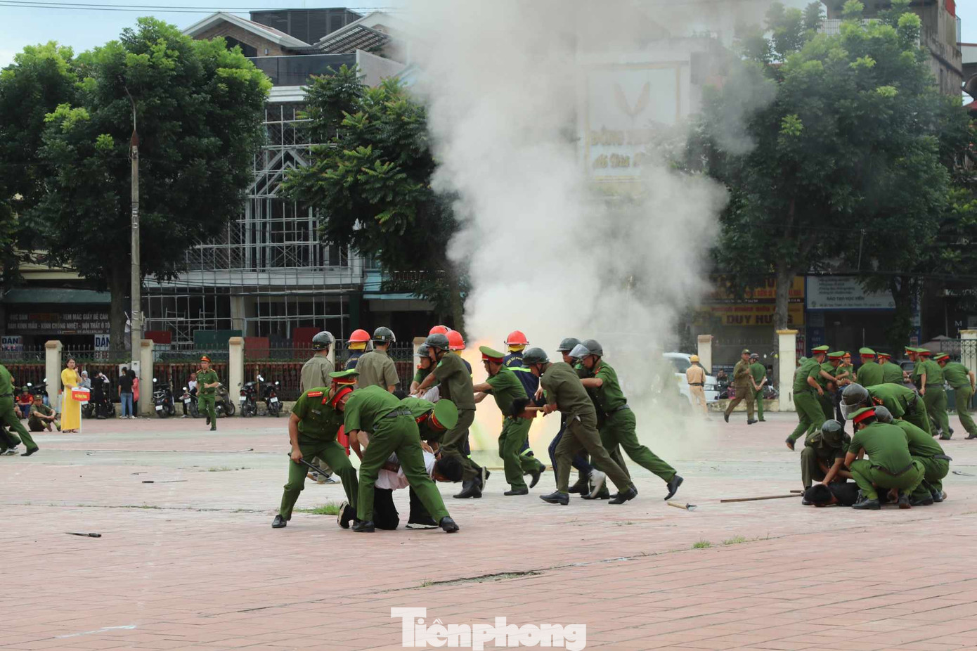 Diễn tập thực binh các tình huống bảo vệ ANTT. Ảnh: Duy Chiến