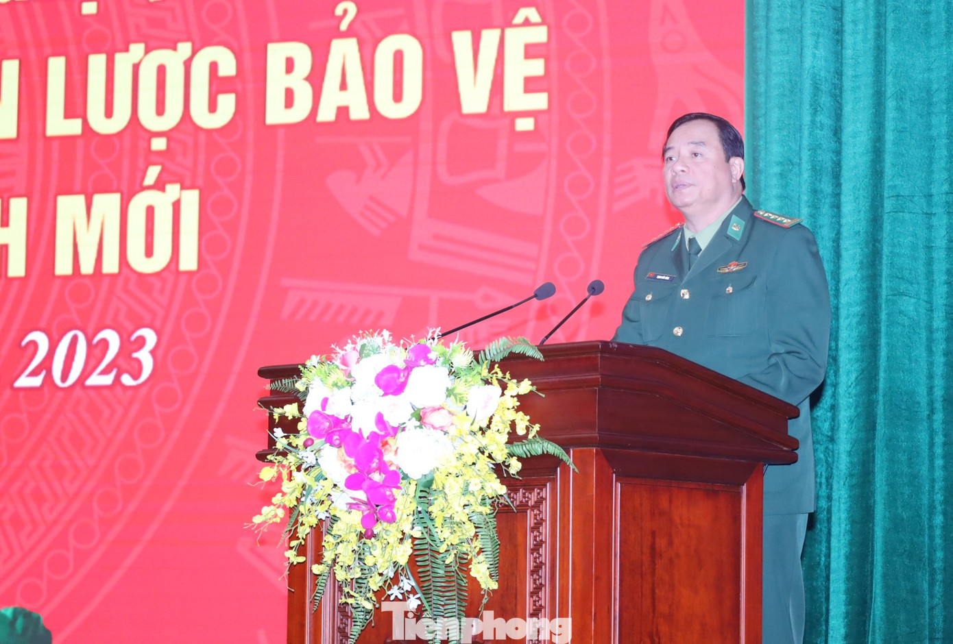 Đại tá Trịnh Hữu Tăng, Chính ủy Biên phòng Lạng Sơn tham luận, lực lượng vũ trang tiếp tục làm tốt công tác bảo vệ biên giới. Ảnh: Duy Chiến