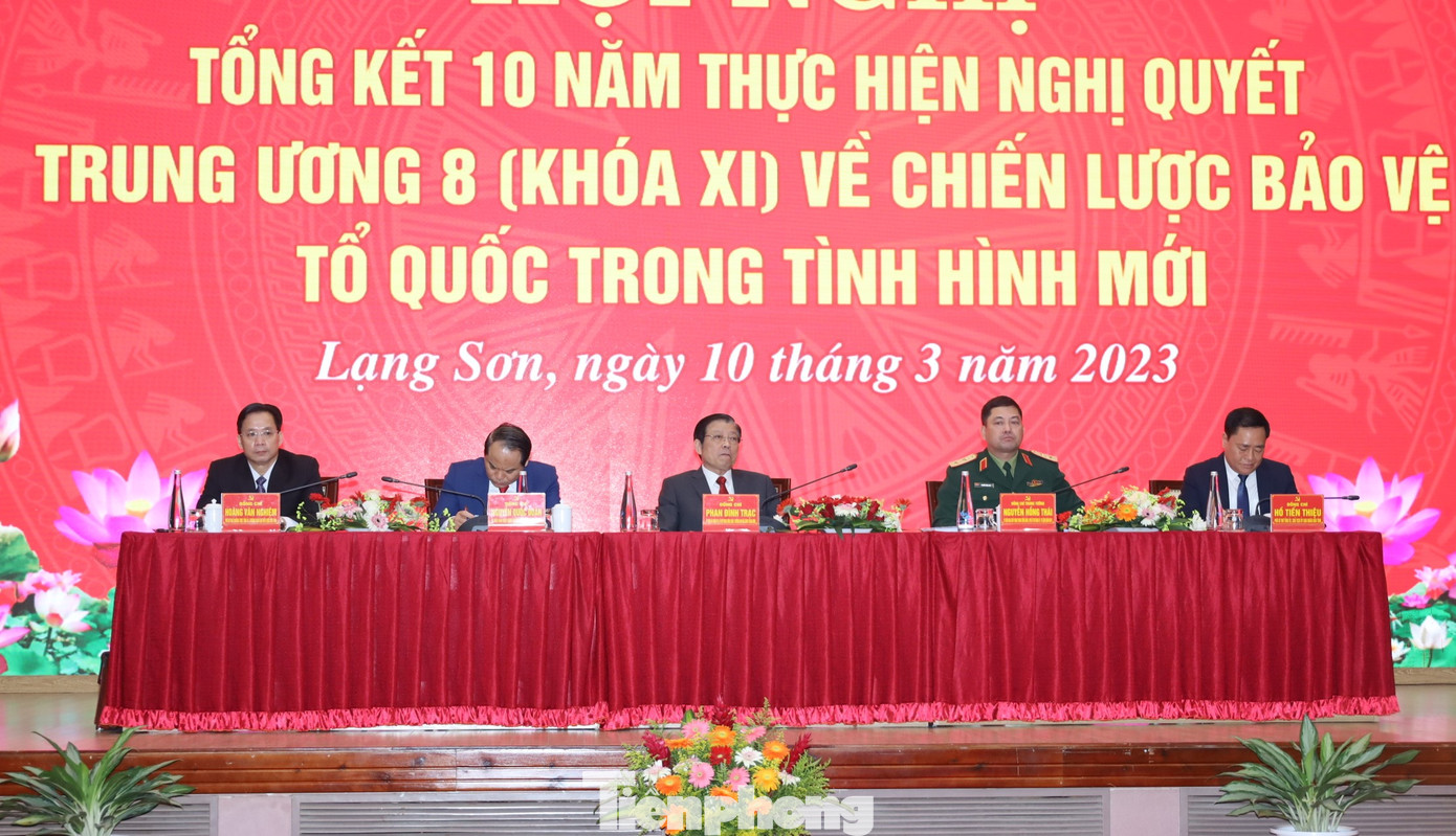 Trưởng Ban Nội chính Trung ương Phan Đình Trạc (giữa) tham gia chủ trì Hội nghị. Ảnh: Duy Chiến