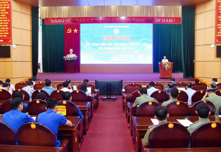 Quang cảnh hội nghị đối thoại.