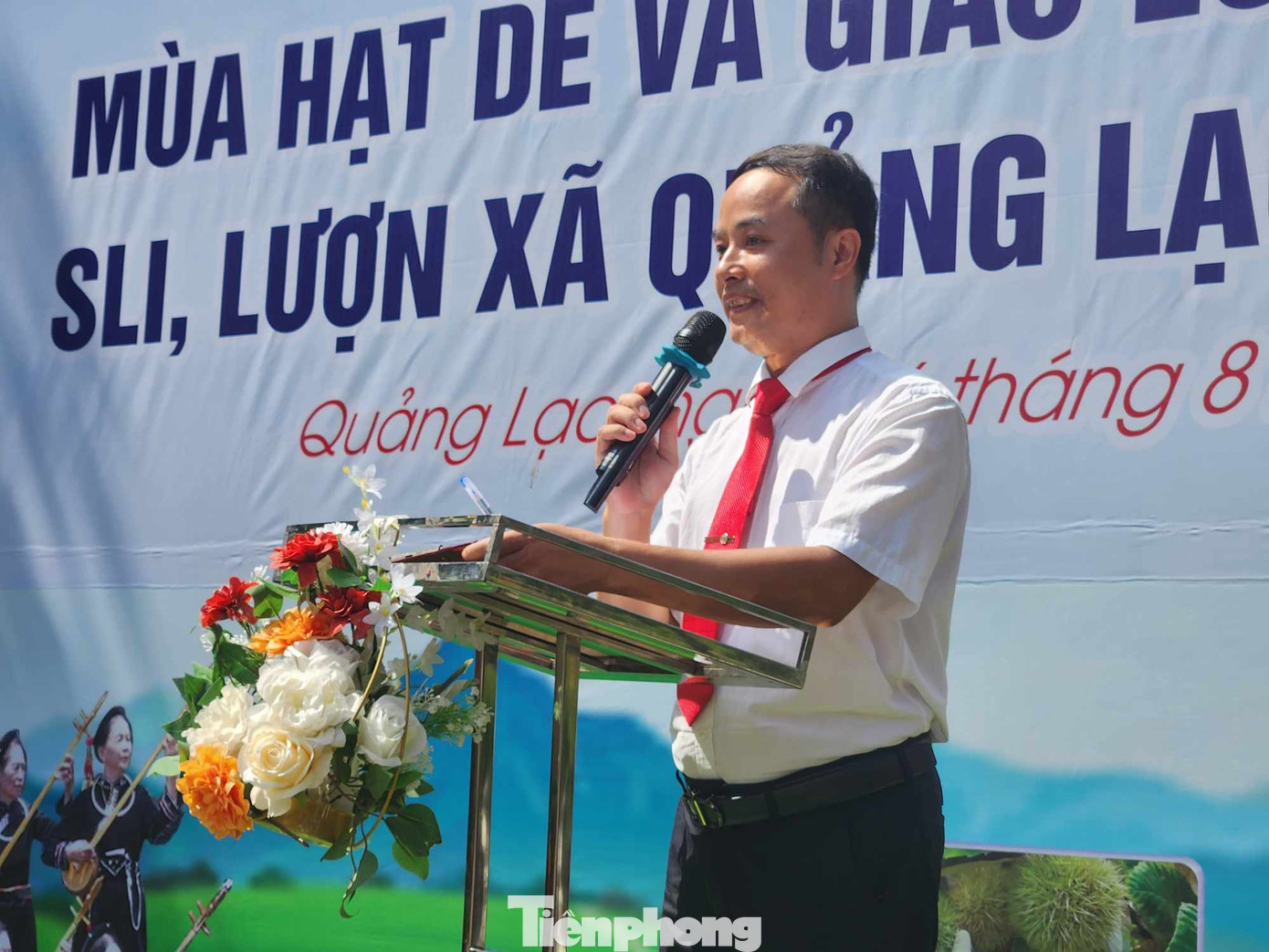 Ông Phạm Đình Duy, Chủ tịch UBND xã Quảng Lạc phát biểu tại chương trình Khai mạc mùa hạt dẻ 2023. Ảnh: Duy Chiến Ông Phạm Đình Duy, Chủ tịch UBND xã Quảng Lạc phát biểu tại chương trình Khai mạc mùa hạt dẻ 2023. Ảnh: Duy Chiến