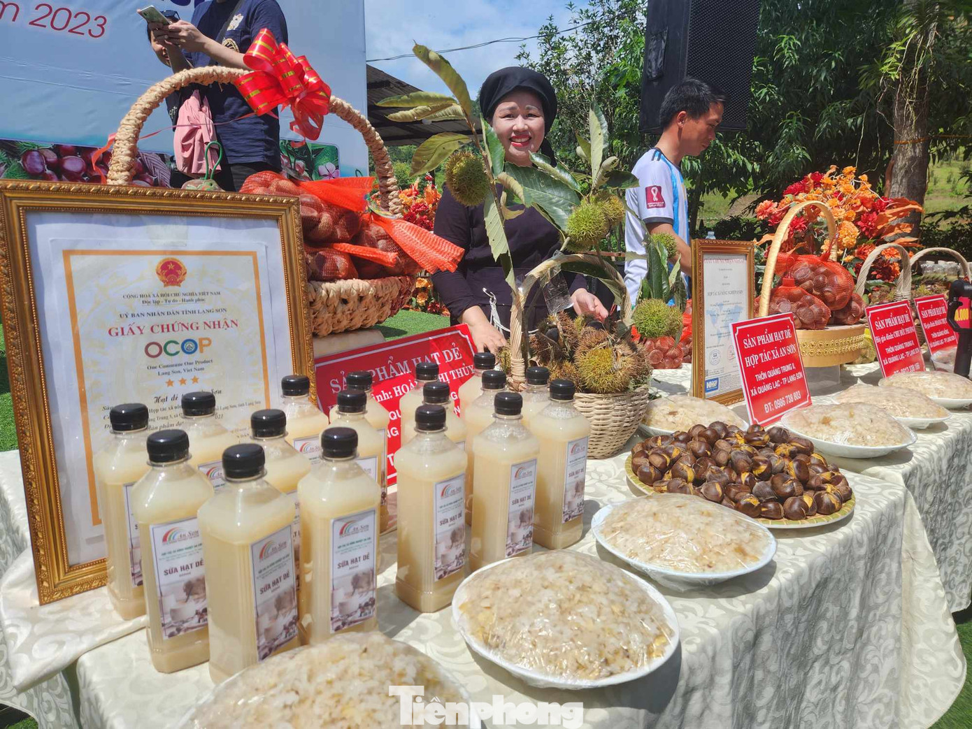 Từ hạt dẻ, người dân dân xứ Lạng đã chế biến thành những món ngon như: Sữa rẻ, xôi dẻ, bánh trung thu hạt dẻ... Ảnh: Duy Chiến Từ hạt dẻ, người dân dân xứ Lạng đã chế biến thành những món ngon như: Sữa rẻ, xôi dẻ, bánh trung thu hạt dẻ... Ảnh: Duy Chiến