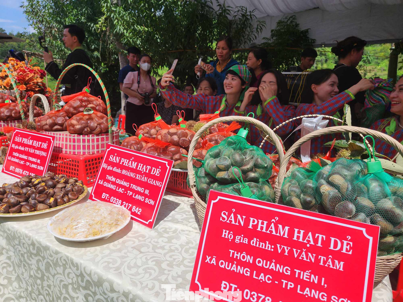 Sản phẩm dẻ của Quảng Lạc đạt tiêu chuẩn OCOP, thu hút sự chú ý của người tiêu dùng. Ảnh: Duy Chiến Sản phẩm dẻ của Quảng Lạc đạt tiêu chuẩn OCOP, thu hút sự chú ý của người tiêu dùng. Ảnh: Duy Chiến