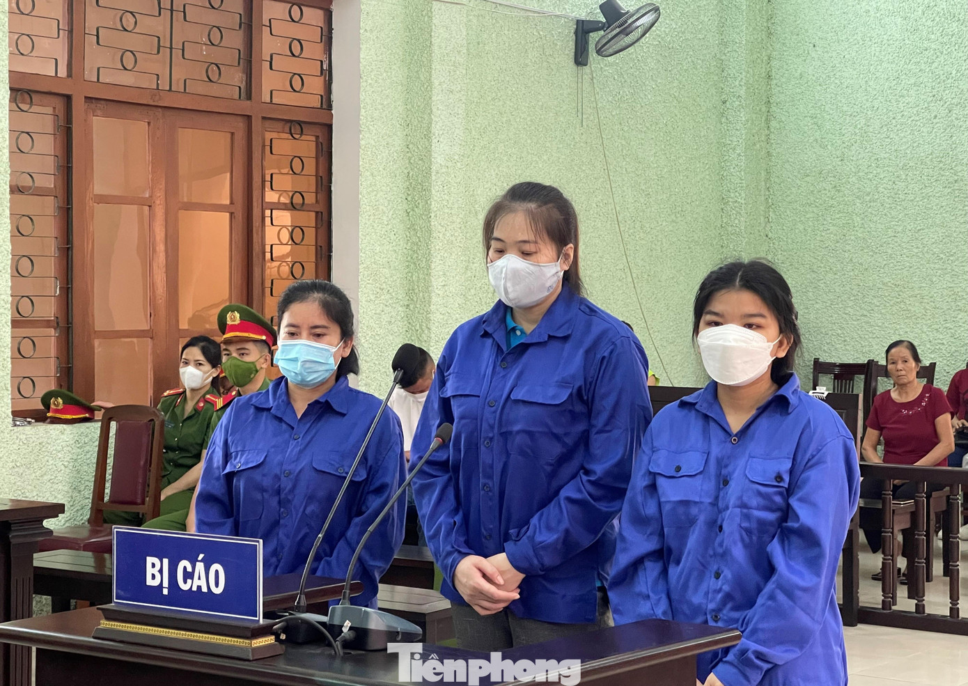 Ba bị cáo ra tòa lĩnh án -Ảnh: CB