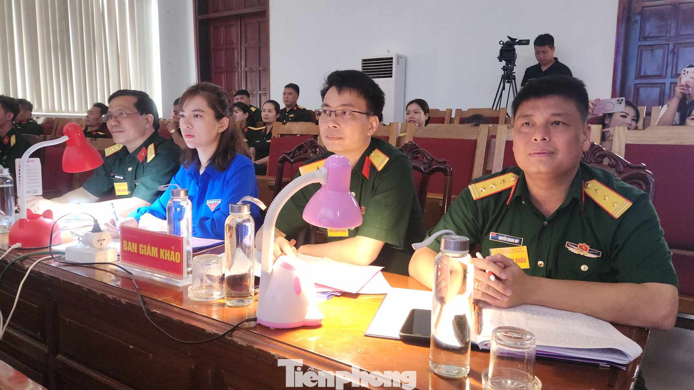 Ban giám khảo làm việc công tâm, lựa chọn những đơn vị xuất sắc để khen thưởng. Ảnh: Duy Chiến Ban giám khảo làm việc công tâm, lựa chọn những đơn vị xuất sắc để khen thưởng. Ảnh: Duy Chiến