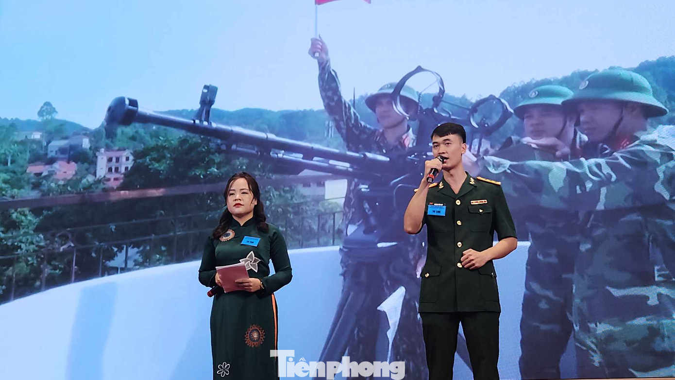 Các tuyên truyền viên trình bày tự tin, giàu cảm xúc. Ảnh: Duy Chiến Các tuyên truyền viên trình bày tự tin, giàu cảm xúc. Ảnh: Duy Chiến