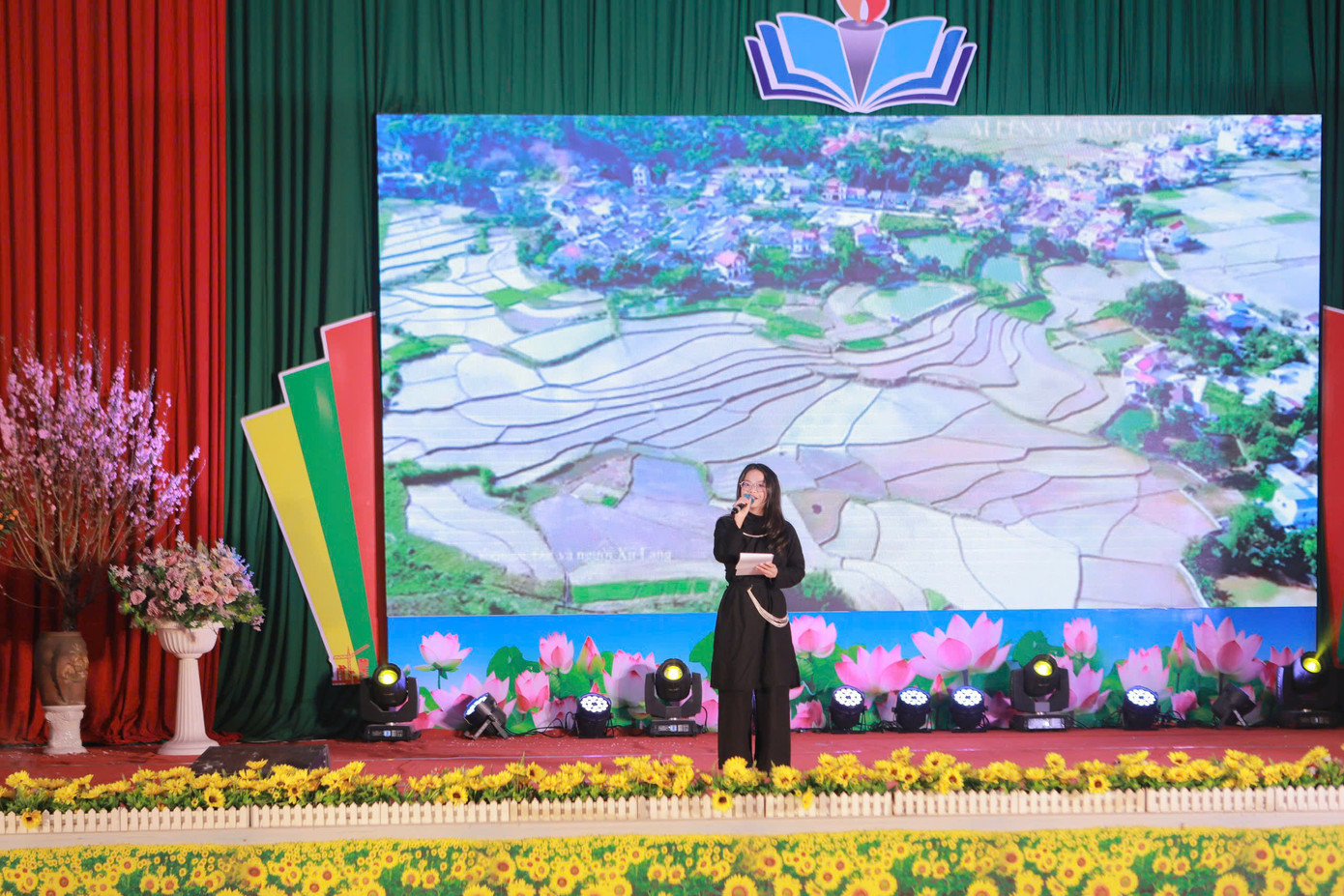 Tác phẩm Men tình xứ Lạng (Nguyễn Lệ Hằng) qua phần đọc, bình thơ của em Hoàng Thị Châu Tâm sâu sắc, ấn tượng. Tác phẩm Men tình xứ Lạng (Nguyễn Lệ Hằng) qua phần đọc, bình thơ của em Hoàng Thị Châu Tâm sâu sắc, ấn tượng.