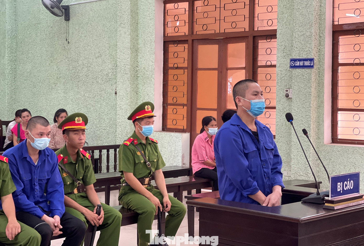 Hai đối tượng ra tòa lĩnh án -Ảnh: P.0 Hai đối tượng ra tòa lĩnh án -Ảnh: P.0