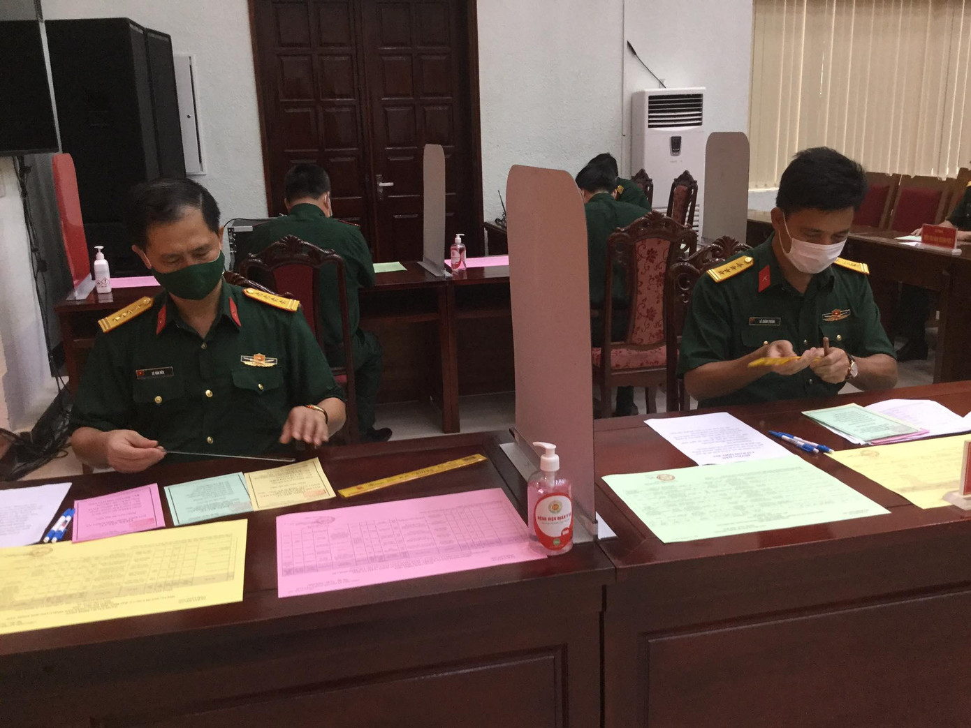 Lực lượng vũ trang quân sự địa phương lựa chọn những người đủ đức, tài bầu vào Quốc hội và HĐND các cấp. Ảnh: Duy Chiến Lực lượng vũ trang quân sự địa phương lựa chọn những người đủ đức, tài bầu vào Quốc hội và HĐND các cấp. Ảnh: Duy Chiến