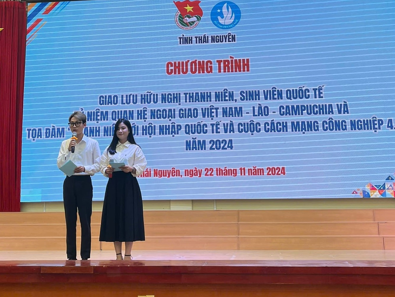 Tham gia diễn thuyết, trao đổi kinh nghiệm trong học tập, cuộc sống của giới trẻ.