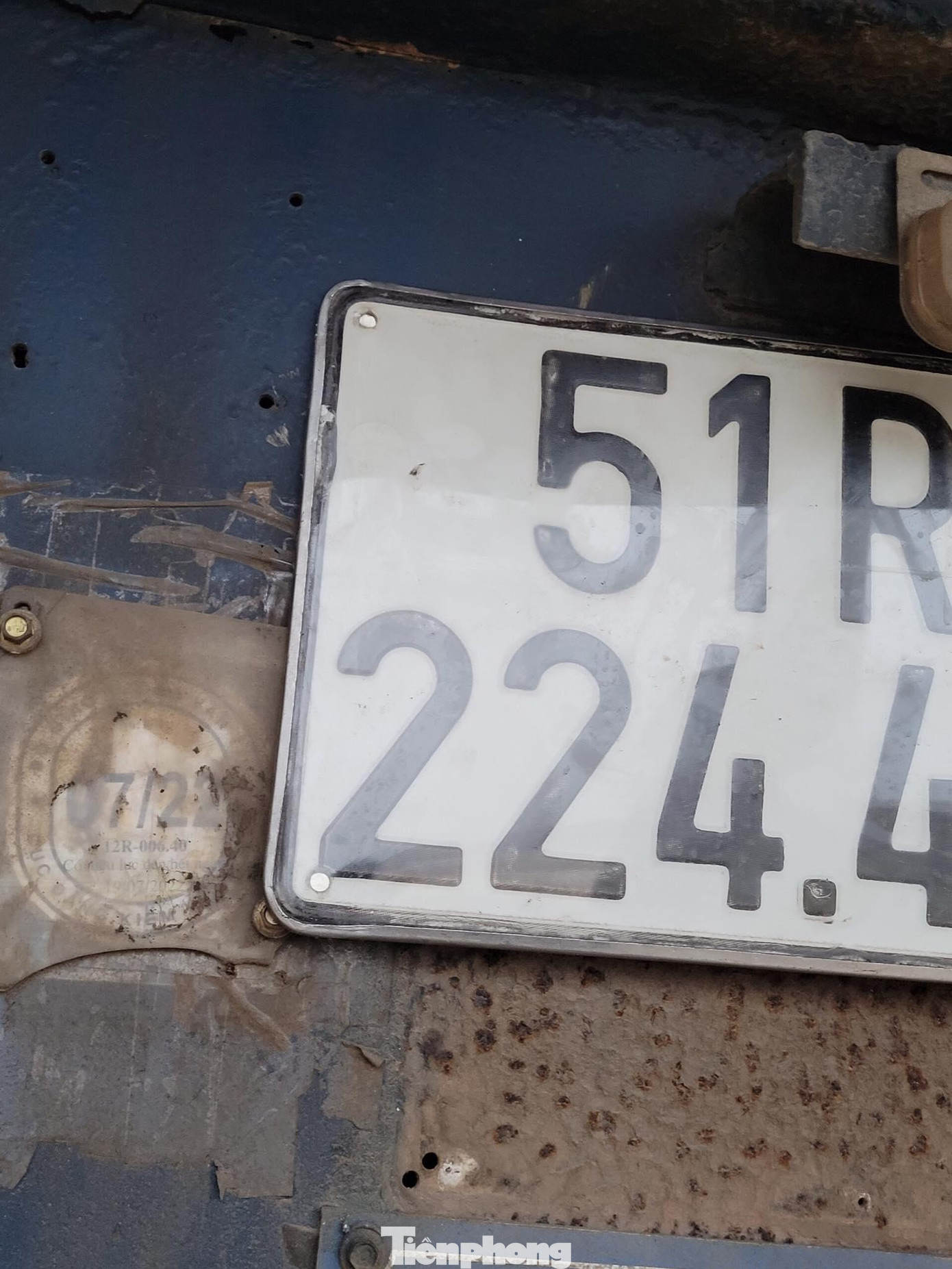 Tương tự, rơ moóc của xe 51D-47382 cũng được "phù phép" tinh vi -Ảnh: Duy Chiến