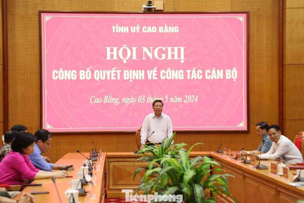 Bí thư Tỉnh ủy Cao bằng Trần Hồng Minh mong muốn các cán bộ luân chuyển, bổ nhiệm nỗ lực, hoàn thành mọi nhiệm vụ được giao.