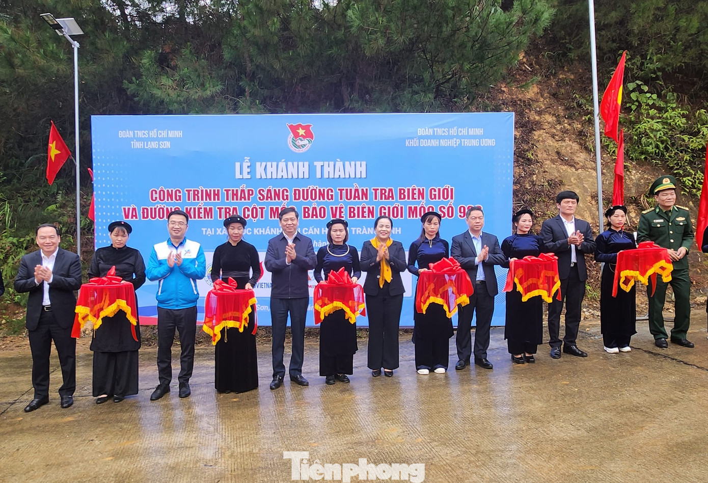 Khánh thành công trình "Đường kiểm tra cột mốc bảo vệ biên giới" tại huyện Tràng Định. Ảnh: Duy Chiến