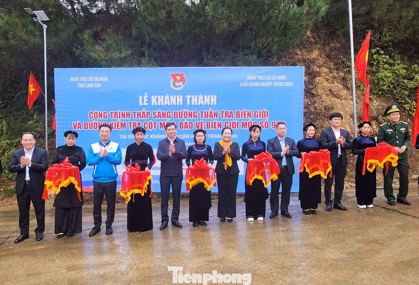 Khánh thành công trình "Đường kiểm tra cột mốc bảo vệ biên giới" tại huyện Tràng Định. Ảnh: Duy Chiến