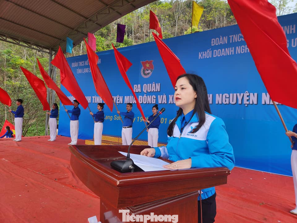 Chị Đinh Thị Anh Thư - Bí thư Tỉnh Đoàn Lạng Sơn phát biểu tại chương trình. Ảnh: Duy Chiến