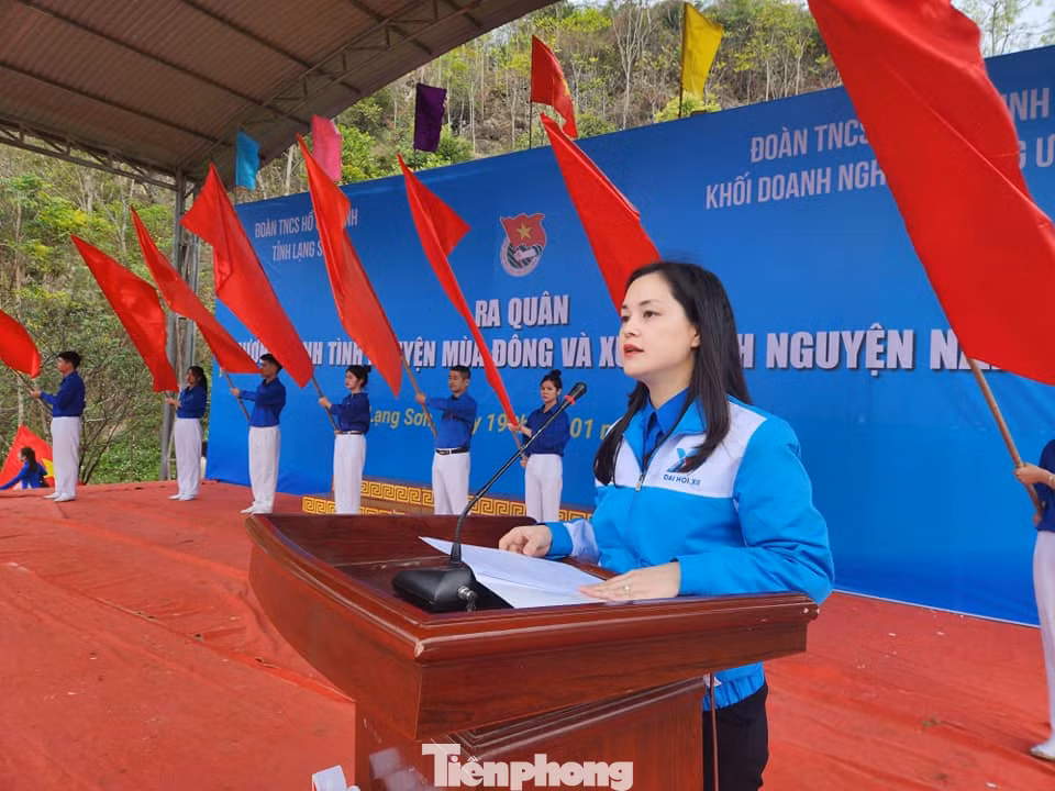 Chị Đinh Thị Anh Thư - Bí thư Tỉnh Đoàn Lạng Sơn phát biểu tại chương trình. Ảnh: Duy Chiến