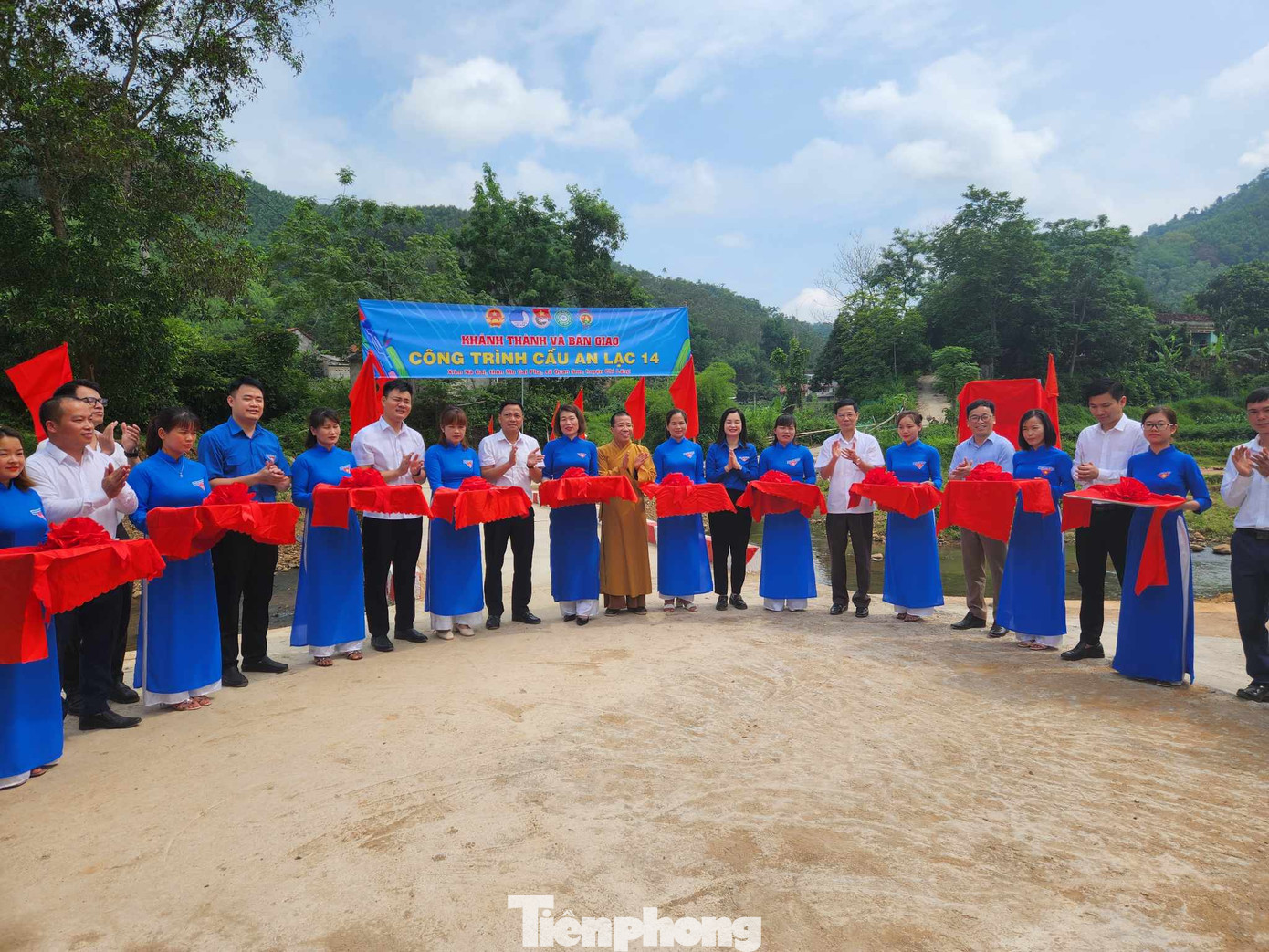 Nhiều công trình, phần việc ở xứ Lạng có sự tham gia của tuổi trẻ và Giáo hội Phật giáo Lạng Sơn. Nhiều công trình, phần việc ở xứ Lạng có sự tham gia của tuổi trẻ và Giáo hội Phật giáo Lạng Sơn.