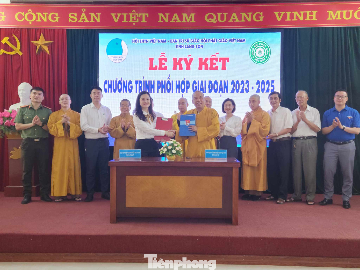 Lễ ký kết giữa Hội LHTN Việt Nam tỉnh và Ban trị sự Giáo hội Phật giáo Việt Nam tỉnh diễn ra trang trọng. Lễ ký kết giữa Hội LHTN Việt Nam tỉnh và Ban trị sự Giáo hội Phật giáo Việt Nam tỉnh diễn ra trang trọng.
