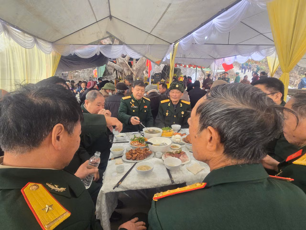 Bữa cơm đoàn viên của các cựu chiến binh Sư đoàn 3 anh hùng tại Pháo đài Đồng Đăng, sáng 17/2/2025 (Ảnh: Duy Chiến) Bữa cơm đoàn viên của các cựu chiến binh Sư đoàn 3 anh hùng tại Pháo đài Đồng Đăng, sáng 17/2/2025 (Ảnh: Duy Chiến)