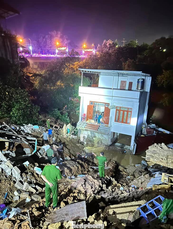 Lực lượng công an, chính quyền, đoàn thể huyện Hữu Lũng có mặt tại hiện trường, hỗ trợ khắc phục hậu quả - Ảnh: DC Lực lượng công an, chính quyền, đoàn thể huyện Hữu Lũng có mặt tại hiện trường, hỗ trợ khắc phục hậu quả - Ảnh: DC