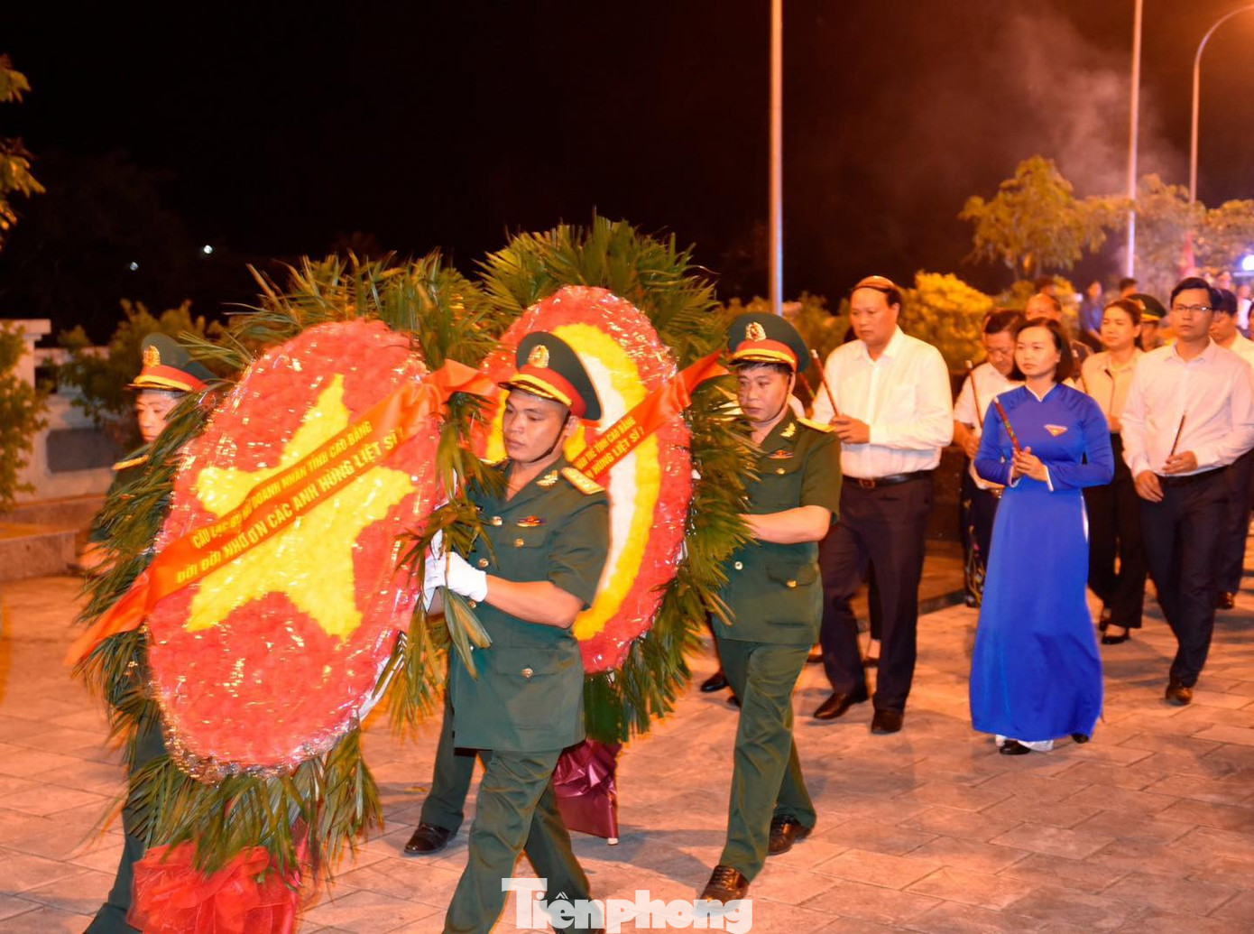 Cấp ủy, chính quyền và Đoàn thanh niên Cao Bằng dâng hương, dâng hoa tại Nghĩa trang liệt sỹ huyện Bảo Lạc.
